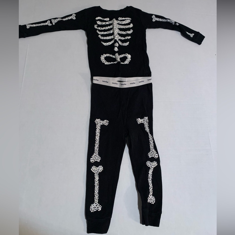 Baby Gap long sleeve Black Skeleton pajama set Halloween 18-24 months